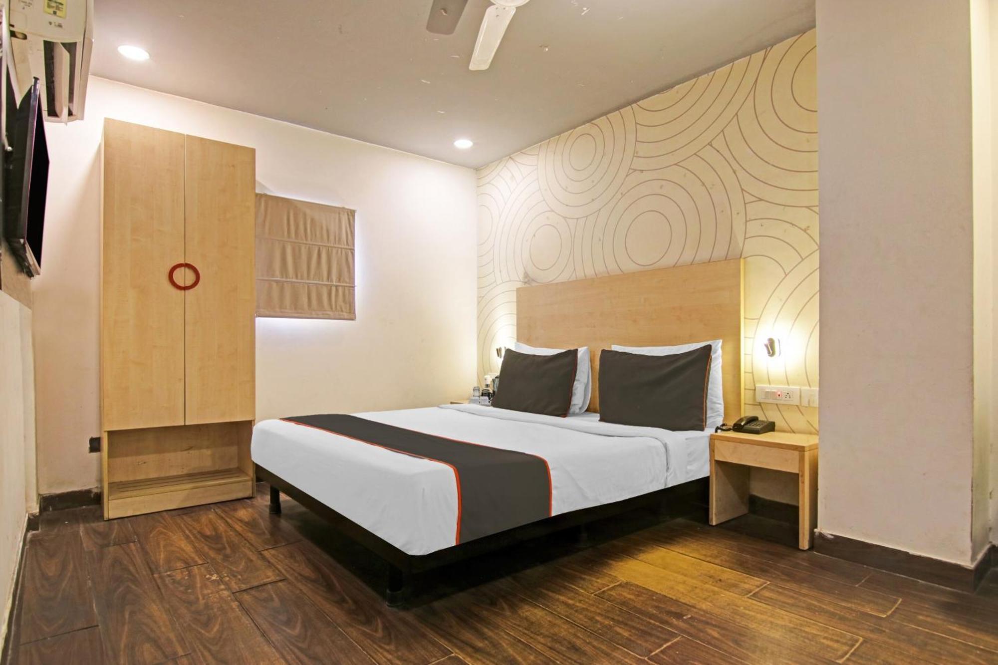 Collection O Slf Mall Sector 30 Hotel Faridabad Exterior photo